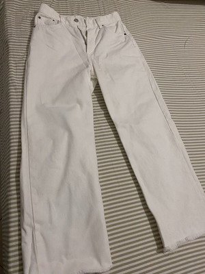Τζιν pull&bear ψηλόμεσο λευκό μέγεθος S !!!10€ ΜΟΝΟ ΣΗΜΕΡΑ!!!