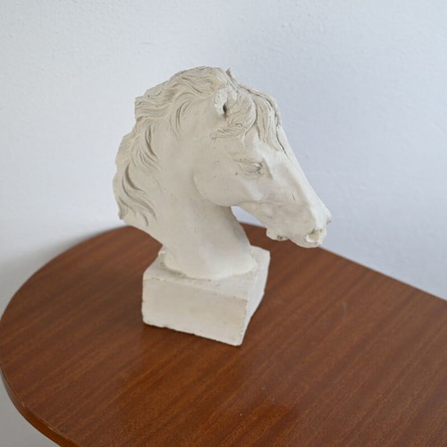Decorative horse head statue used, height 27 cm