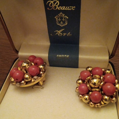 Art Deco clip earrings like new with coral and gold sterling steel