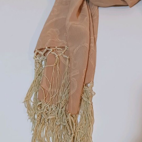 Beige scarf with fringes like new