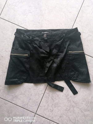 Women's mini skirt Best Manuel like new, black