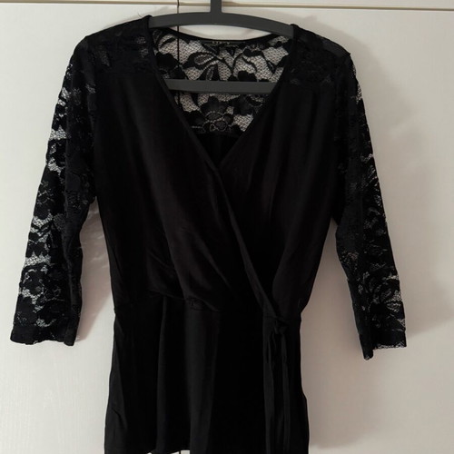Lipsy London blouse with lace and 3/4 sleeve, new, black size M