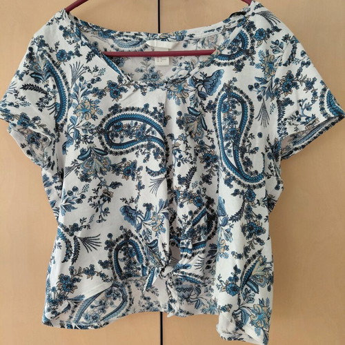 H&M crop top medium like new, white and blue paisley