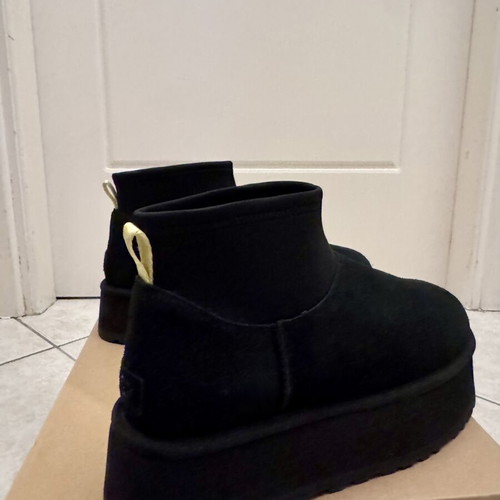 Ugg Classic Mini Platform Puffer Boots like new, black, EU 41