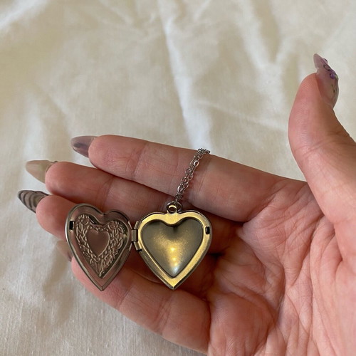 Steel locket pendant that opens new, silver color
