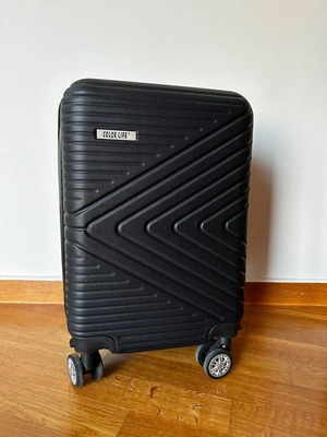 Cabin suitcase black like new with 4 wheels