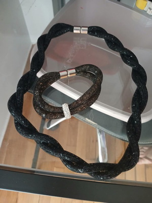 Jewelry set with sparkle like new, impressive