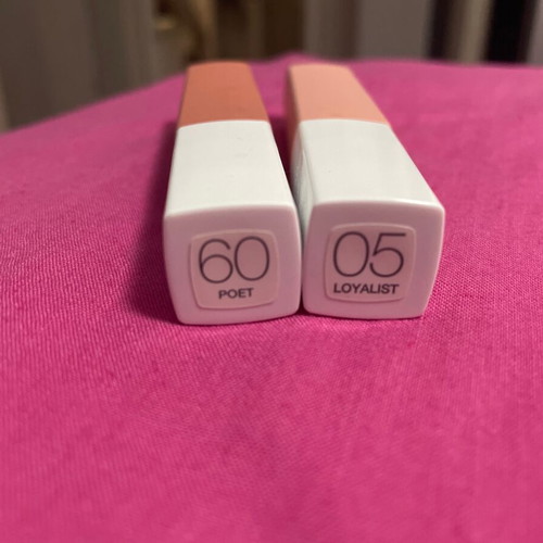 Maybelline lipstick like new, pack of 2