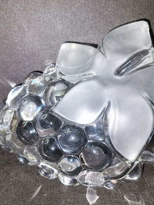 Crystal glass bowl with grape design and frosted leaves Studio Silversmiths like new