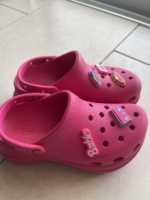 Crocs Classic Bae Clogs pink size 38/39 with Barbie Jibbitz like new