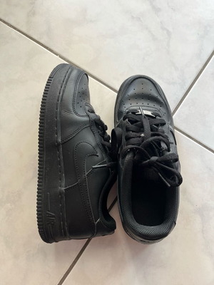 Nike Air Force αθλητικά παπούτσια μαύρα σαν καινούργια, νούμερο 38
