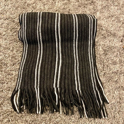 Scarf like new in very good condition