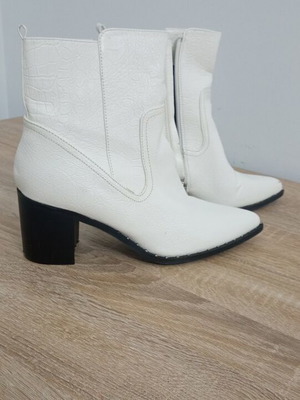 White ankle boots size 39 like new