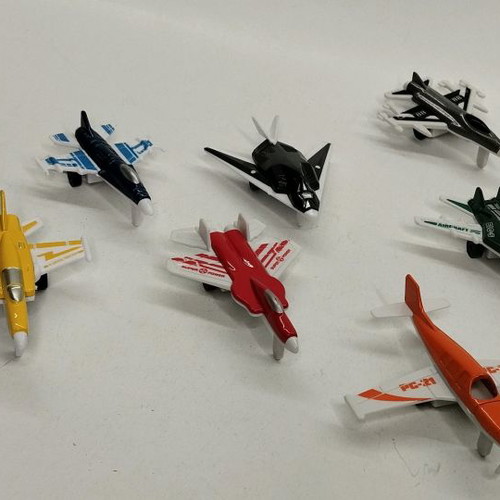 Plastic airplanes used, pack of 7 pieces