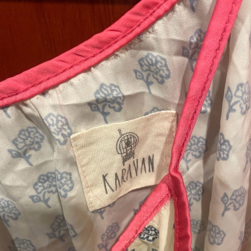 Karavan top like new, beige with floral print and fuchsia details