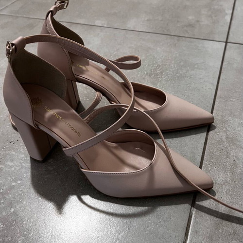 Franchesca Moretti nude pumps like new, size 37, chunky heel