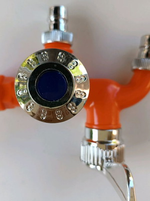 Βρύση κήπου διπλή καινούργια με προστασία στις uv ακτίνες 1/2