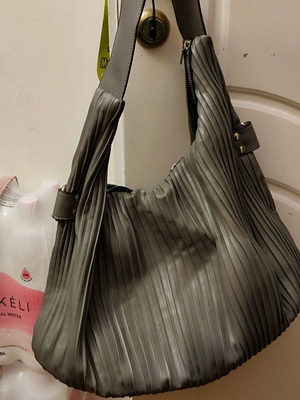 Gray shoulder bag like new with extra long strap