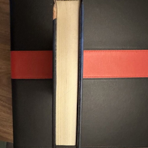 The 39 Clues The Maze of Bones hardcover like new, Greek edition