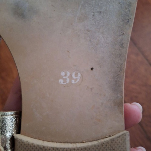 Shoe Bizz women's sandals used, gold, size 39