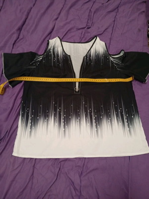 Blouse XL like new, black and white with zipper and neckline