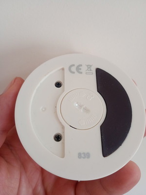 Digital kitchen timer used with magnet