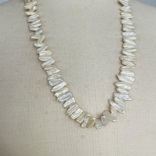 Vintage pearl necklace with elongated cultured white pearls like new