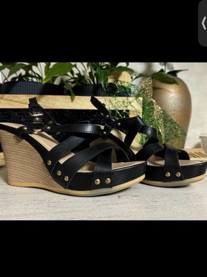 Black sandals with wooden heel new, size 37
