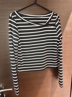 Women's long-sleeve striped top like new, size M, black and white
