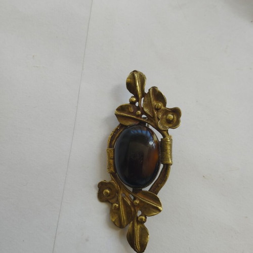 Vintage Authentic Brooch 1930-1950 Used, Brass & Natural Sardonyx