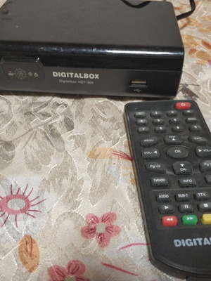 Digitalbox HDT-300 digital receiver used with remote control