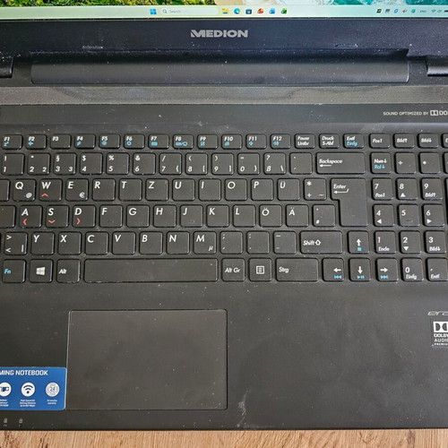 Medion Erazer P6661 laptop 15.6" Intel i5 16GB RAM GTX 950M SSD + 1TB HDD