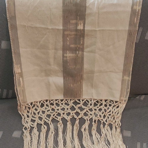 Set of table runners with fringes like new (1 large square, 1 runner, 2 small squares)