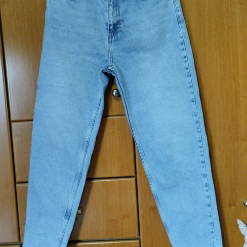 Attrattivo mom fit jeans used, size M, light blue with frayed hems