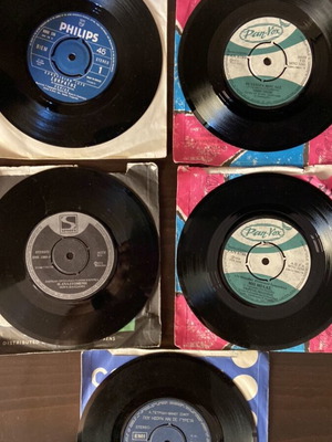 Set of 5 used Greek 45rpm vinyl records from 1970s, laiko