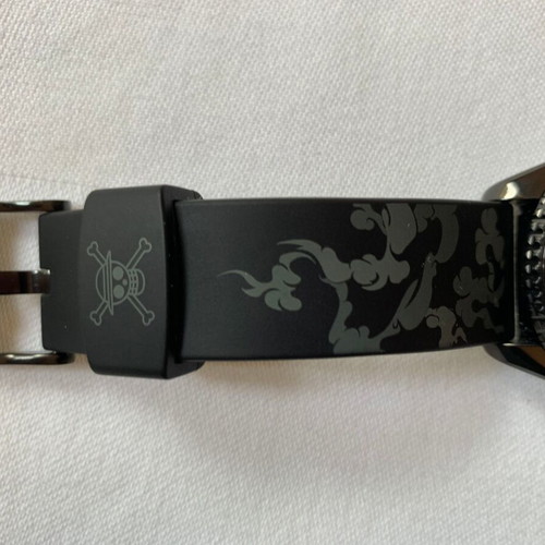 Seiko 5 x One Piece Luffy Limited Edition SRPH65K1F like new