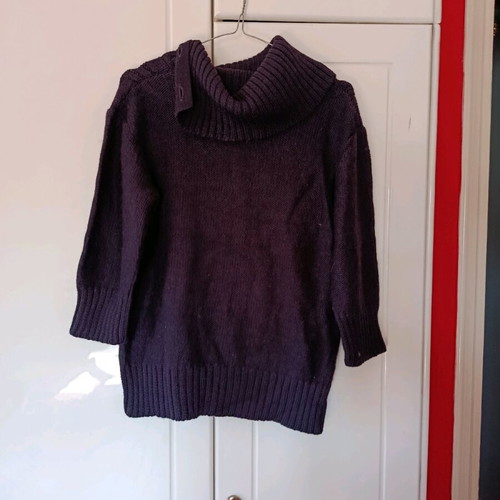 Purple knit sweater like new with unique collar, size L