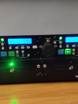 Gemini CD200 Professional 2U Dual CD Player used with gifts
