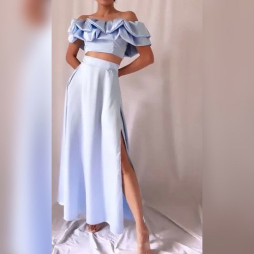 Set skirt with slit and ruffled top blue satin new