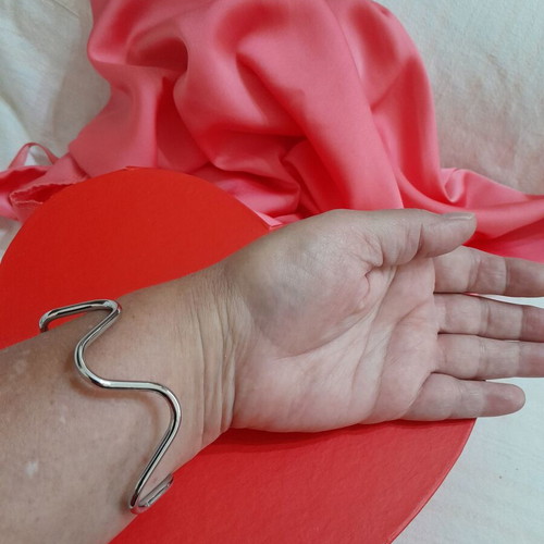 Women's Steel Zig-Zag Bracelet like new, silver color