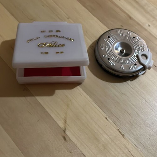 Alice pitch pipe like new