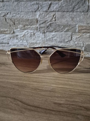 Γυαλιά ηλίου Cat-Eye Aviator σαν καινούργια, χρυσός σκελετός, καφέ ντεγκραντέ φακοί
