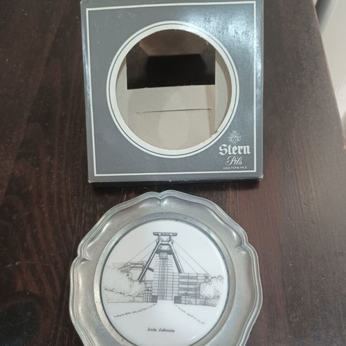 Collectible coaster plate like new in Stern pils case