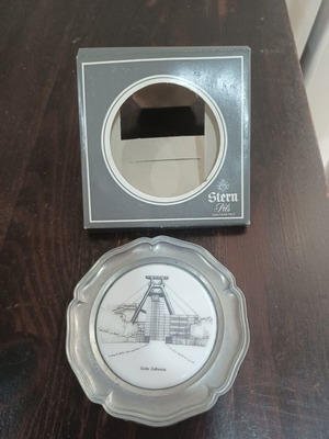 Collectible coaster plate like new in Stern pils case