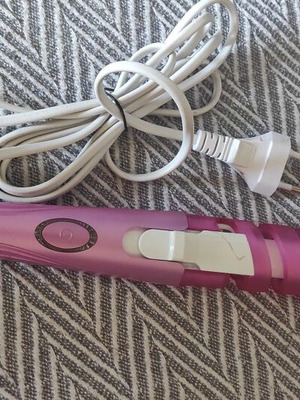 Portable hair curler like new