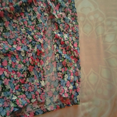 Women's skirt with side slit, elastic fabric, size S, like new, colorful