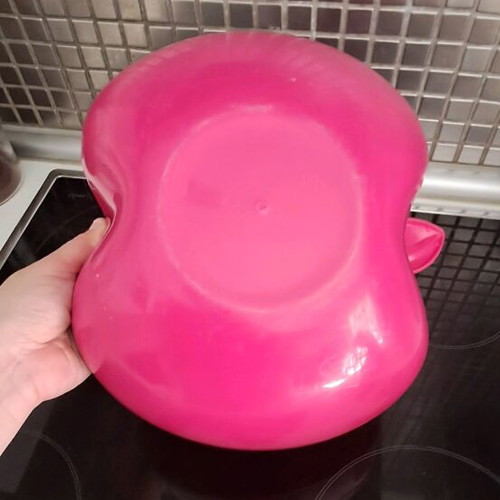 Set of 3 used kitchen salad bowls made of durable plastic