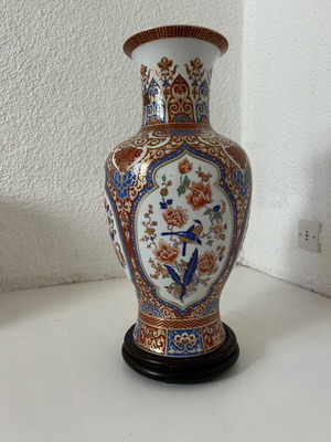 Kaiser Ming Vase like new with base, height 49 cm