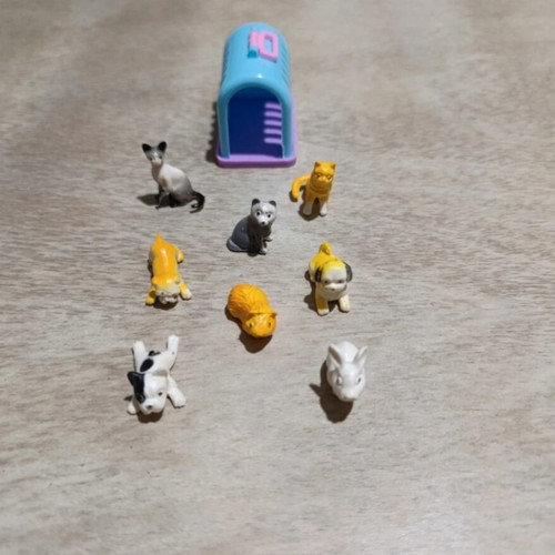Schleich animal figures set of 5 with house used