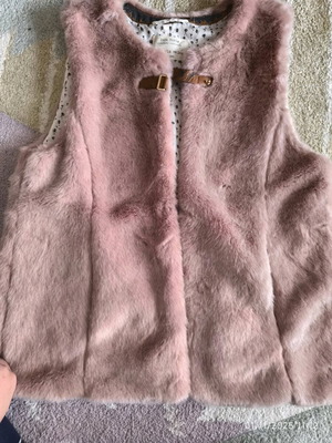 Zara fur kids vest used, size 16, rotten apple color
